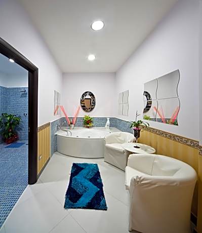 Suite with Spa Bath