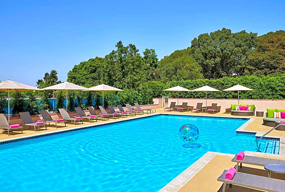 Hilton Los Angeles North/Glendale & Executive Meeting Center