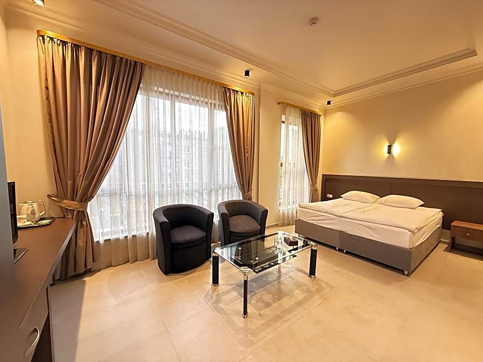 Yerevan Deluxe Hotel