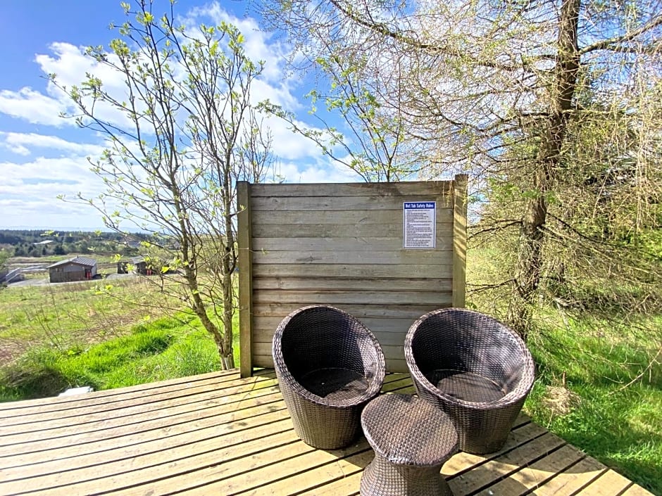 Blair Tiny House with Private Hot Tub - Fife - Loch Leven - Lomond Hills