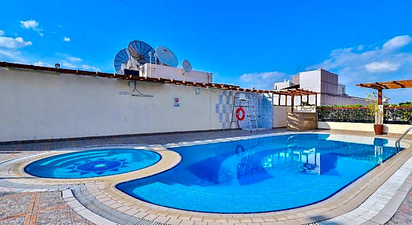 Landmark Summit Hotel