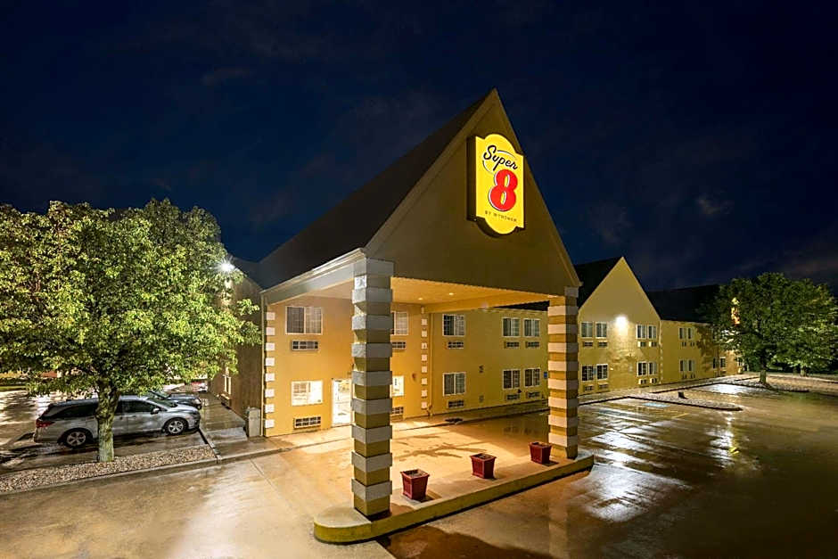 Super 8 by Wyndham De Soto