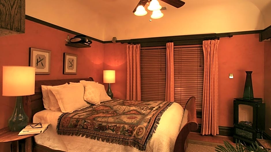 Cabernet House, an Old World Inn