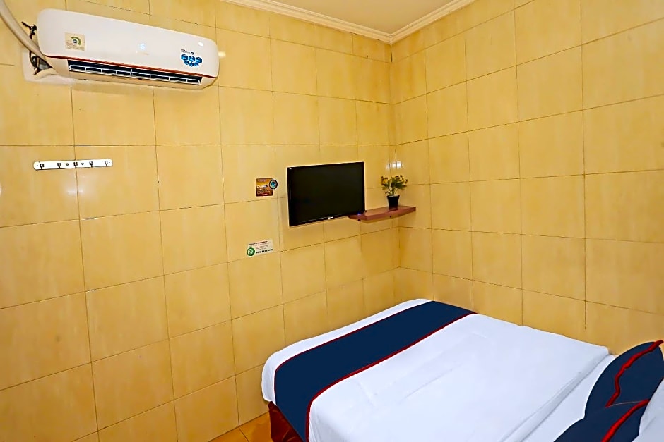 SUPER OYO Capital O 92676 Hotel Sion Holiday