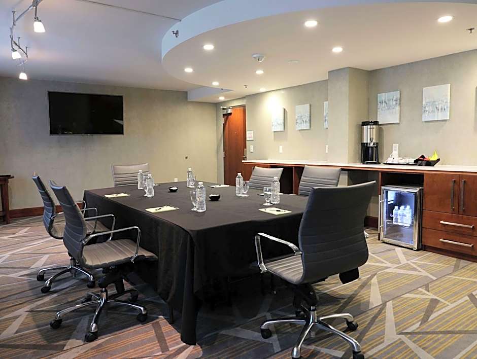 DoubleTree by Hilton Omaha Southwest