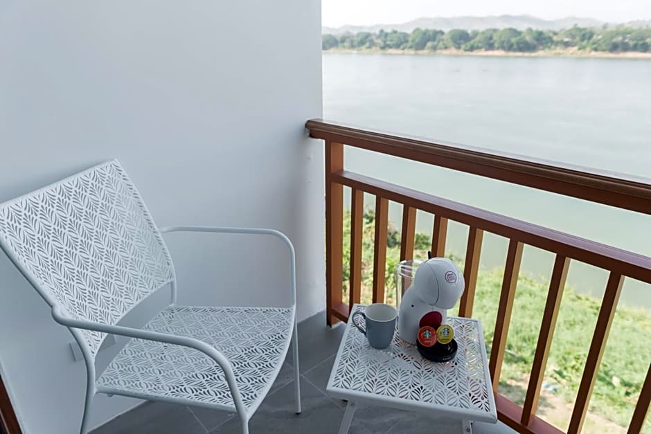 Chiangkhan River Walk Hotel