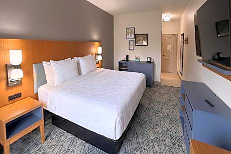 1 King Bed, Nonsmoking