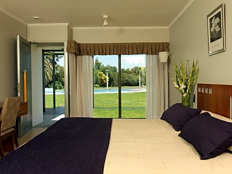 Classic Double or Twin Room with Garden View