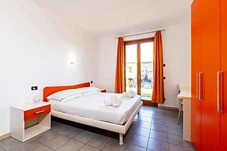 One-Bedroom Apartment with Mountain View