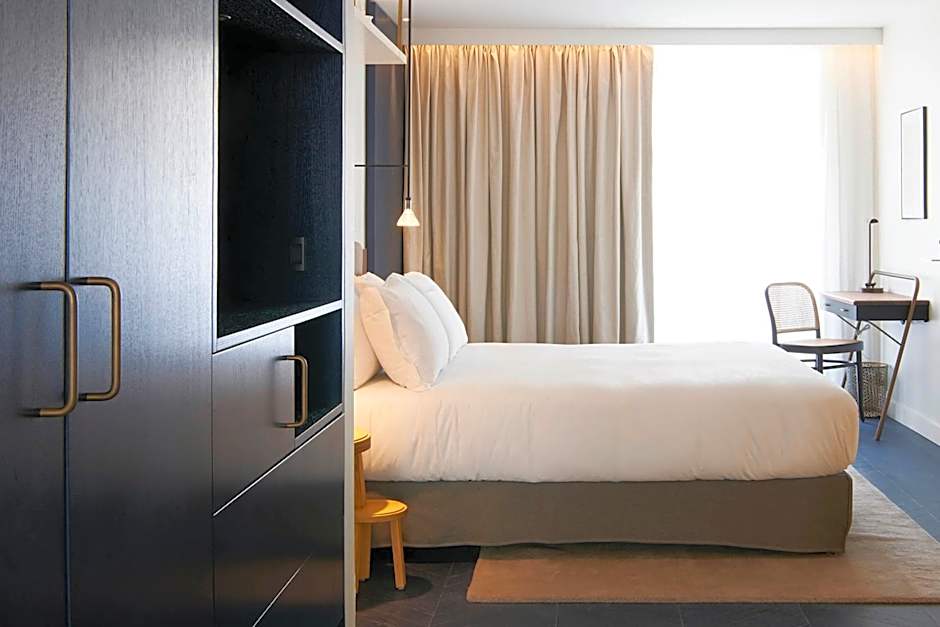 Perpetual Elysee Montaigne