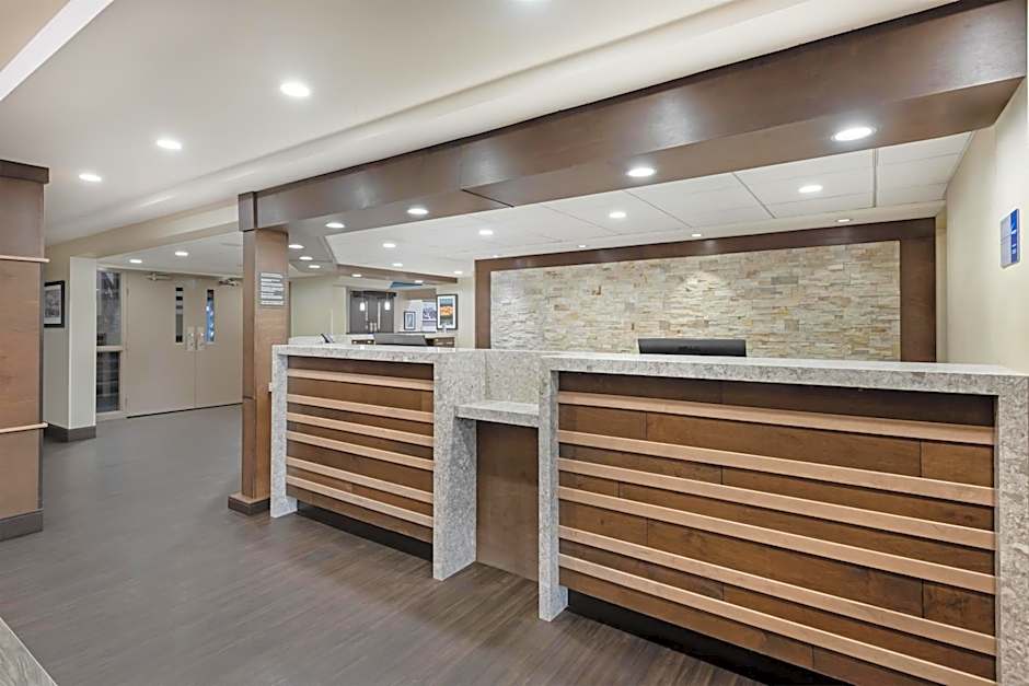 Best Western Plus Port O'Call Hotel
