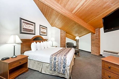 Superior Studio Suite with 1 King Bed, Non-Smoking