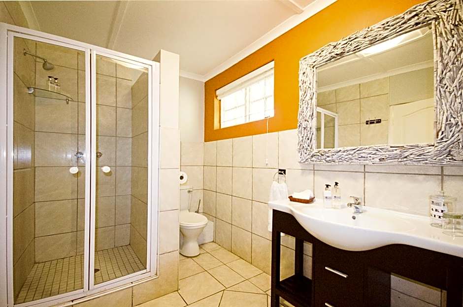 Lodge on Main Guest House and Conference Centre