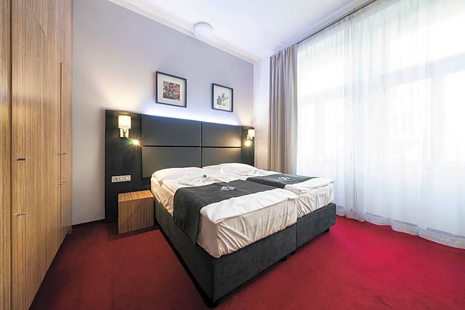 Hotel Noir