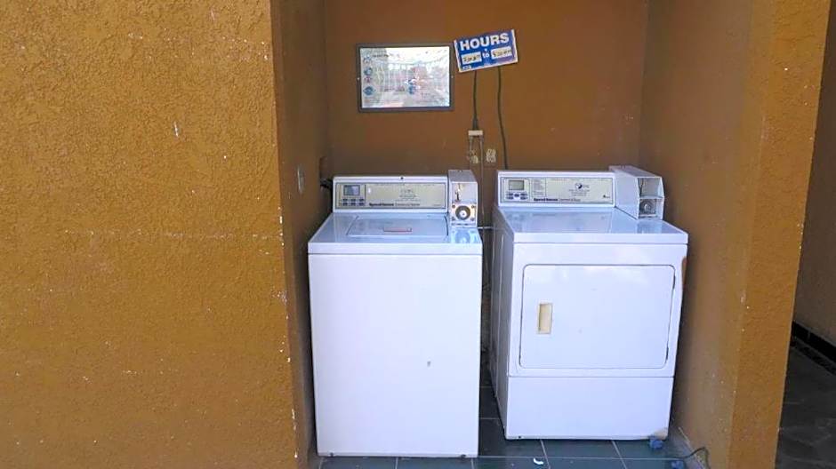 Hollywood City Inn