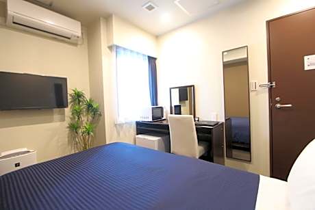 Standard Single Room - Smoking - Small Dog Friendly