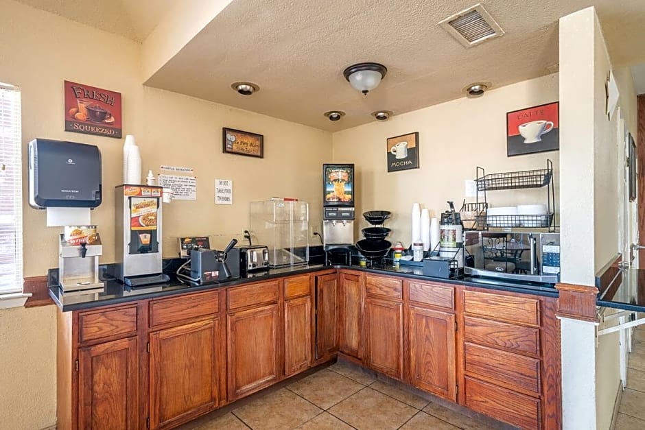 Econo Lodge Inn & Suites Downtown San Antonio