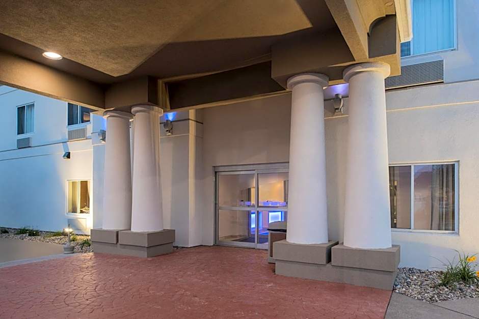 Holiday Inn Express Hotel & Suites Burlington By IHG