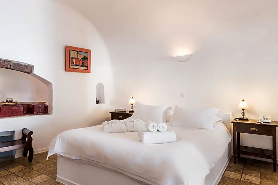 Pantelia Suites