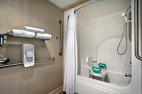 Queen Room - Mobility Access/Non-Smoking