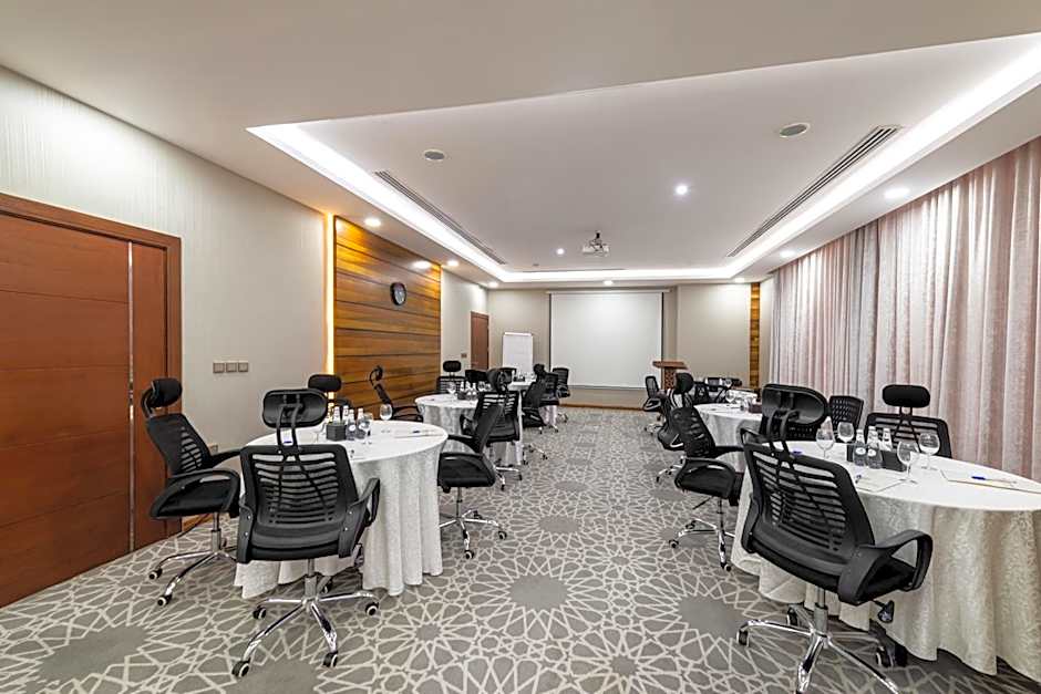 Crown Rose Al Sahafa Hotel