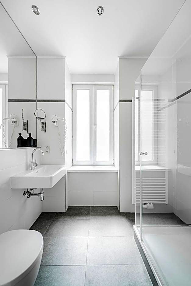 Self-Check-In Hotel Adlon