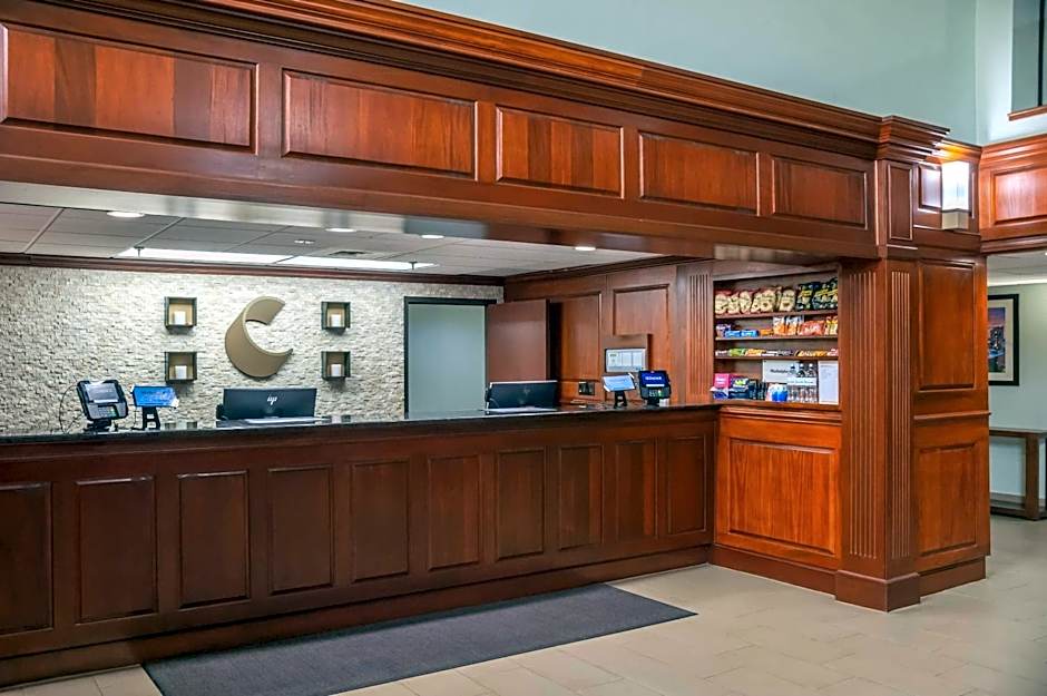 Comfort Suites Outlet Center