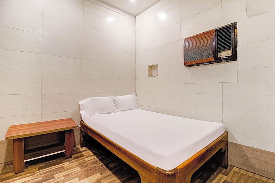 Sargam Lodging And Boarding by OYO Rooms – Bombay/ Mumbai, KY