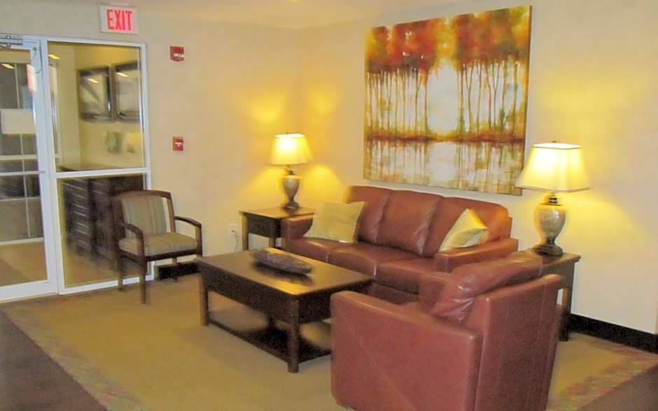 Oak Hill Inn & Suites