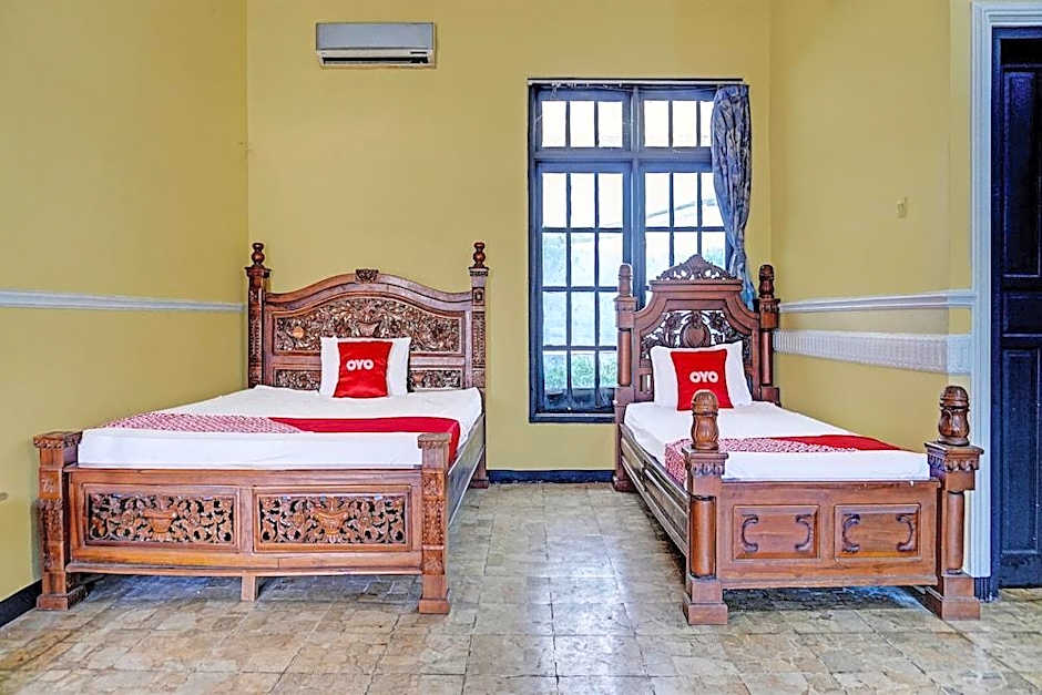 SPOT ON 91797 Mutiara Guest House