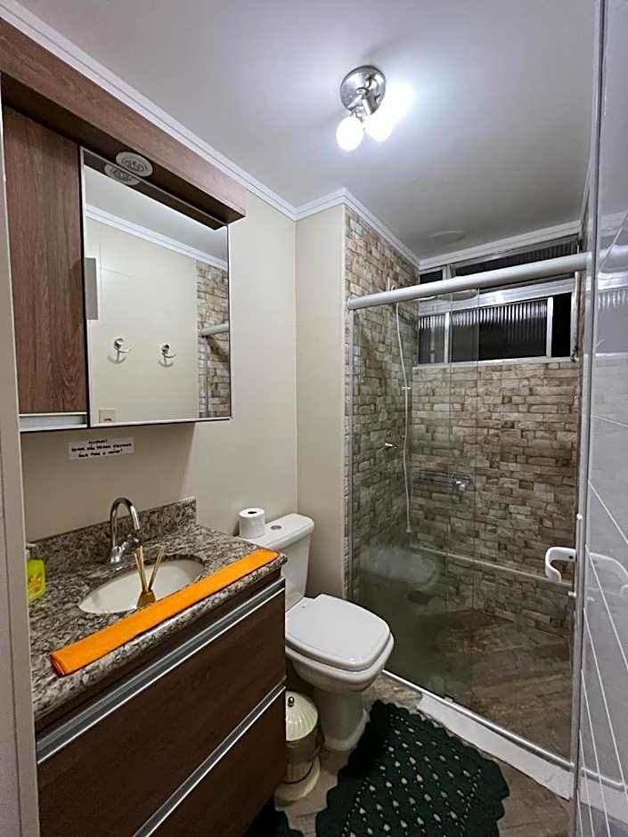 Apartamento Aconchego Frente Mar - Vila Guilhermina Praia Grande SP - Cozinha Completa - Climatizador de Ar - TV a Cabo - Wi-Fi