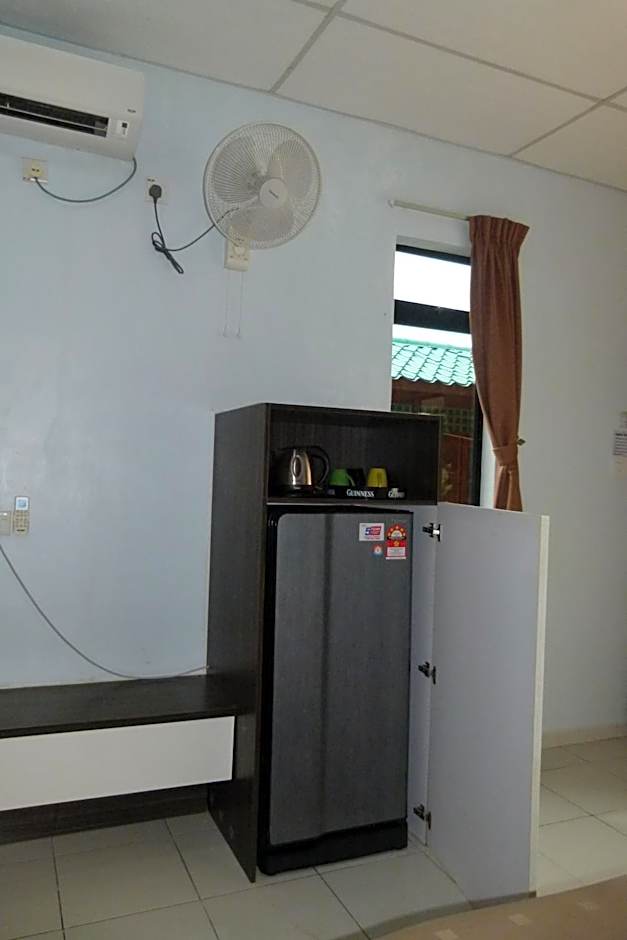 Cheers Garden Chalet