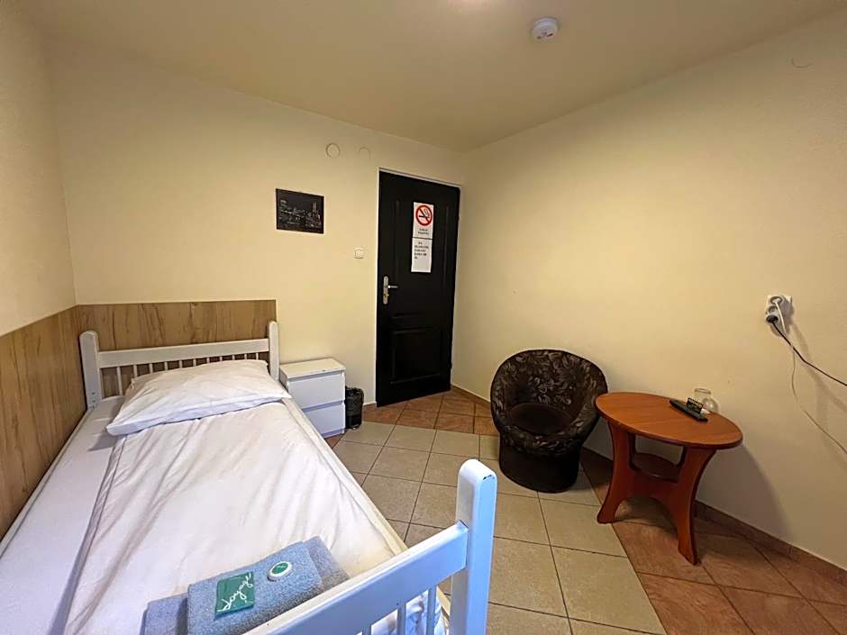ETNA - Hostel -Noclegi Rzeszów 24 Pokoje -PARKING-