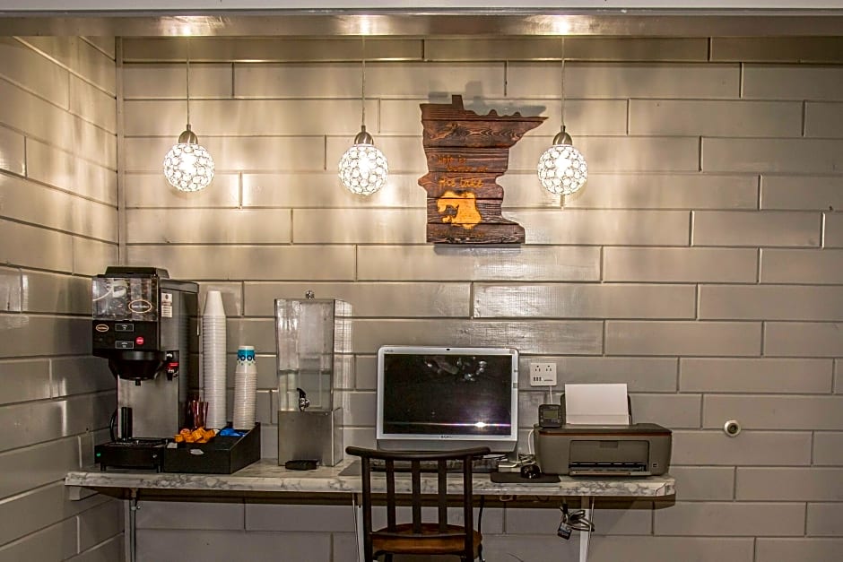 Americas Best Value Inn & Suites Detroit Lakes