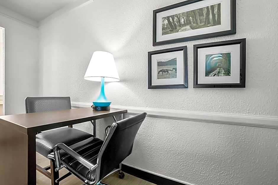 Howard Johnson by Wyndham Columbus Fort Benning