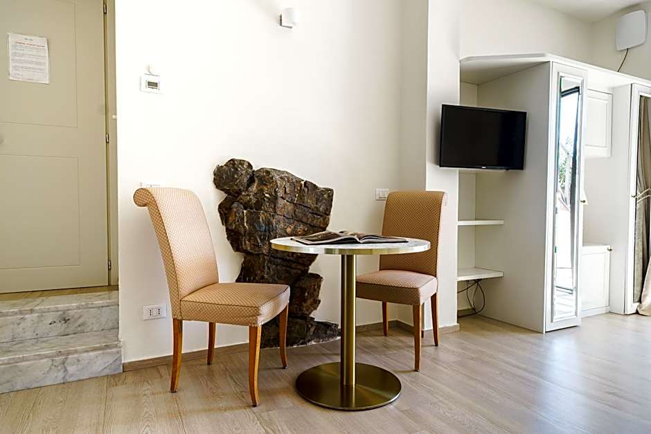 Miramare Apartments&Suites