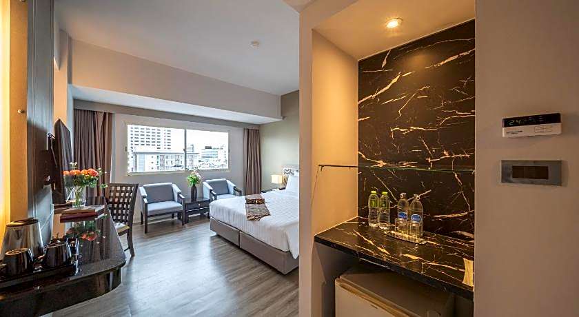 New Season Hotel