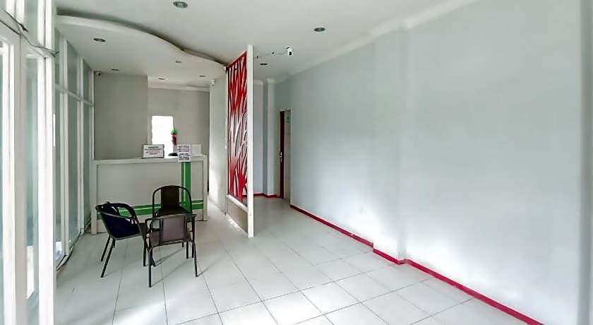 RedDoorz Syariah near Q-Mall Banjarbaru