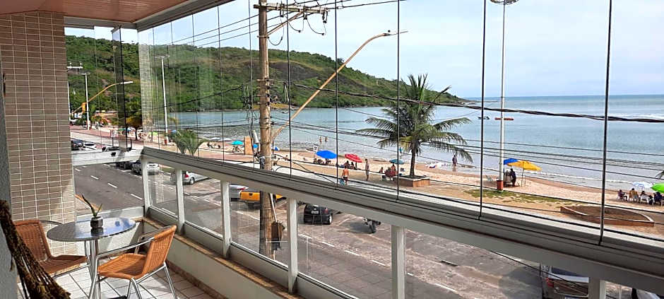 Apartamento BEIRA MAR VISTA TOTAL - SENSAÇÃO DE CASA TÉRREA A BEIRA MAR - COZINHA EQUIPADA -AIR FRYER -ÁREA DE CHURRASCO PRIVATIVA- TVS SMART- DISNEY PLUS E OUTROS-PRAIA IDEAL PARA CRIANÇAS-PET FRIENDLY-KIT PRAIA 4 PESSOAS