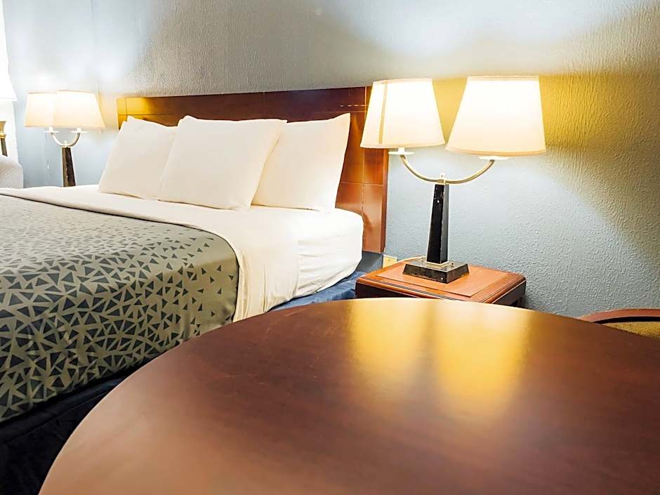 Rodeway Inn & Suites Carrollton