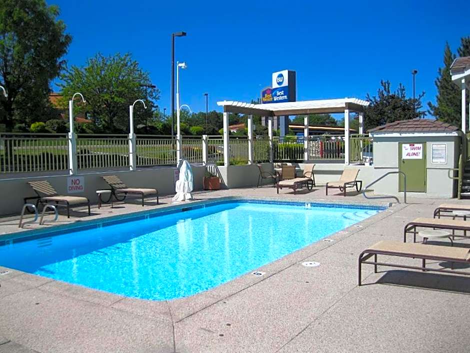 Airport Inn