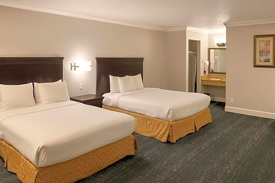 Stargazer Inn and Suites