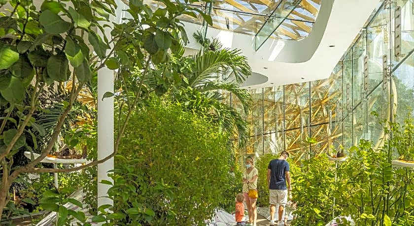 DoubleTree by Hilton Sharjah Waterfront Hotel And Residences