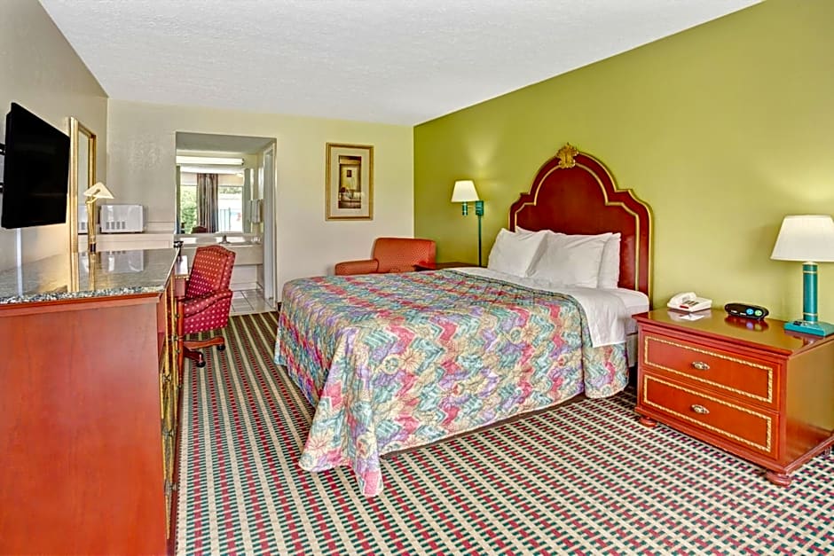 Travelodge by Wyndham Sellersburg / Louisville North