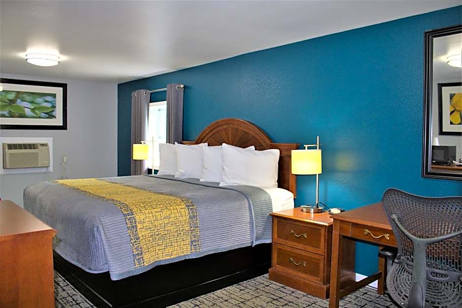 Hometowne Inn & Suites