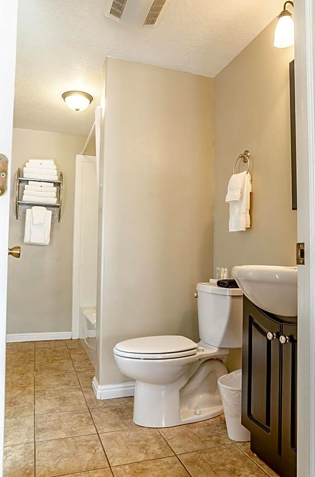 Mountain Ridge Cabins & Lodging Between Bryce and Zion National Park