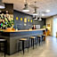 Best Western Plus Suitcase Paris La Defense