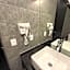 Suite with Hot and Cold Air Conditioning