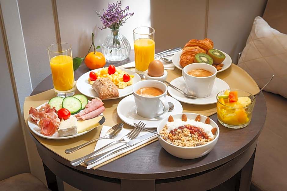 Hotel Galileo Champs Elysees