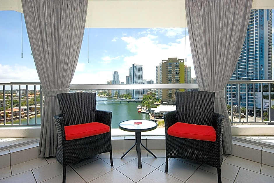 Moorings On Cavill Surfers Paradise